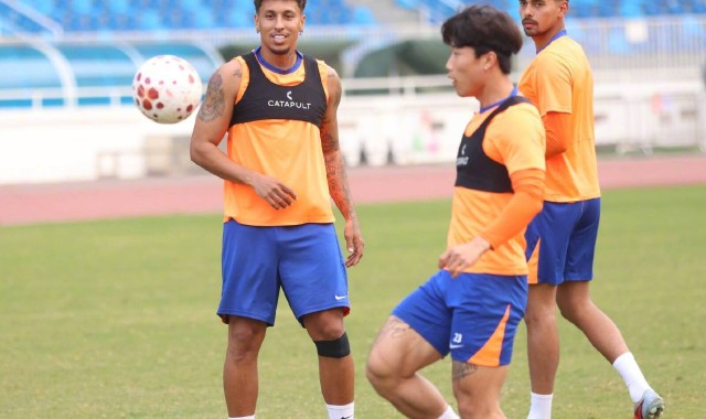 彩经网官网app下载-泰山队赛季球衣号码有变化 彭啸改穿3号 谢文能变7号